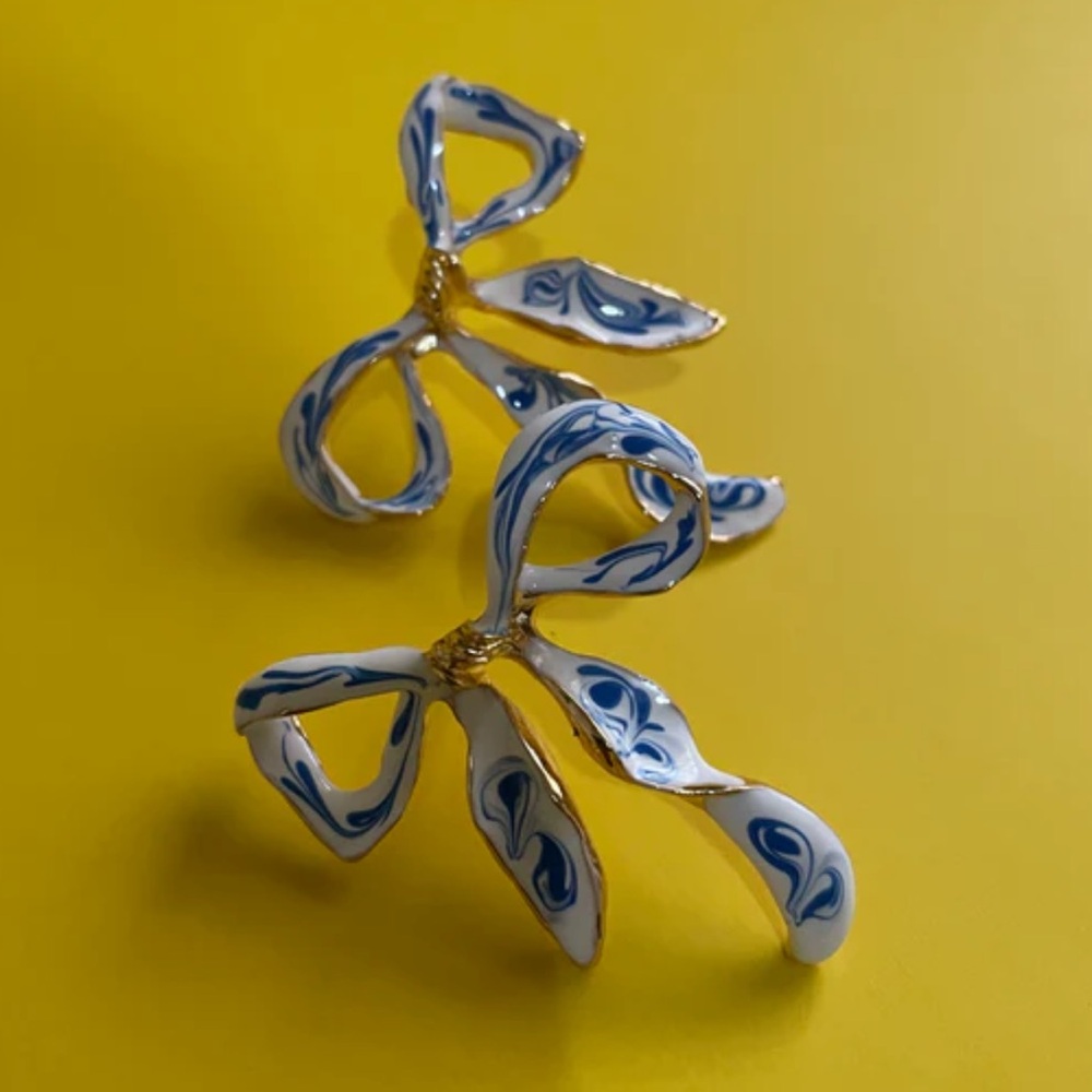 NEW Paisley Whimsical Toile Blue and White Porcelain
Bow Earrings
